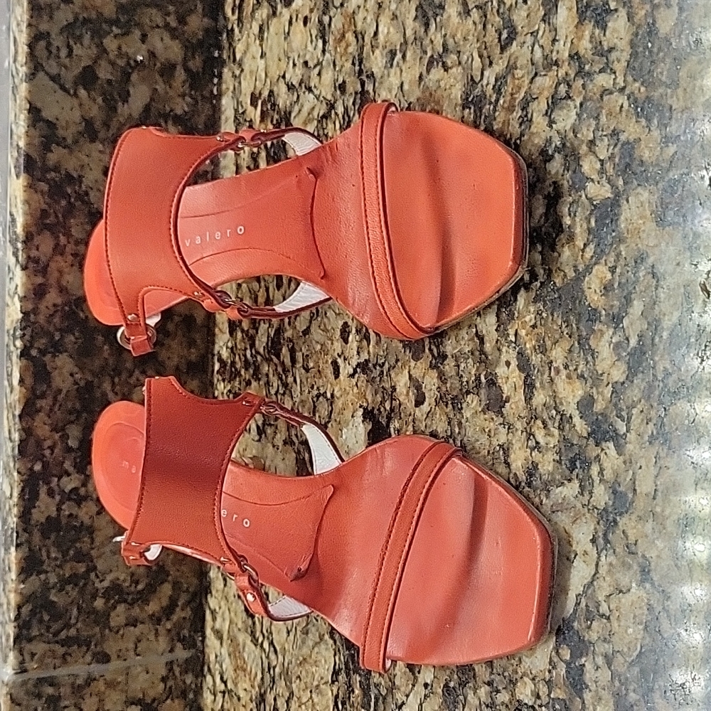 Orange heels 👠